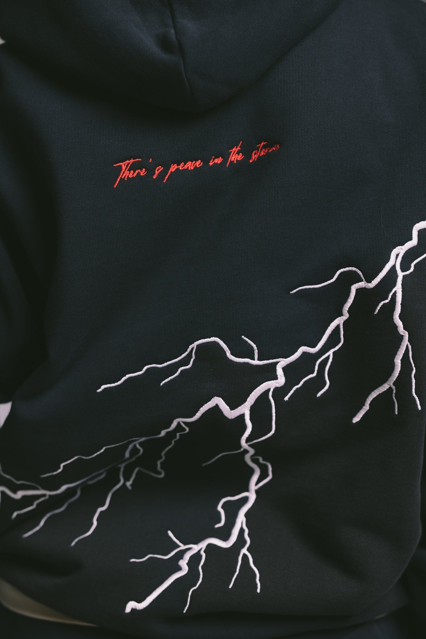NOIR HOODIE